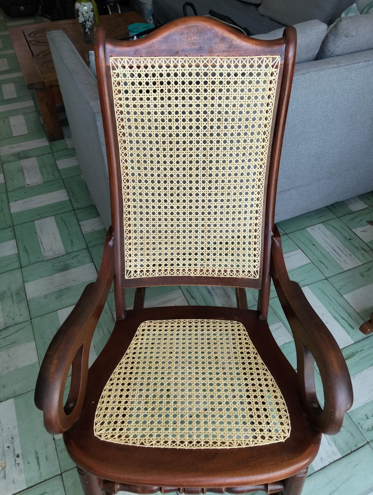Detalle del cuarzo White con veta dorada
